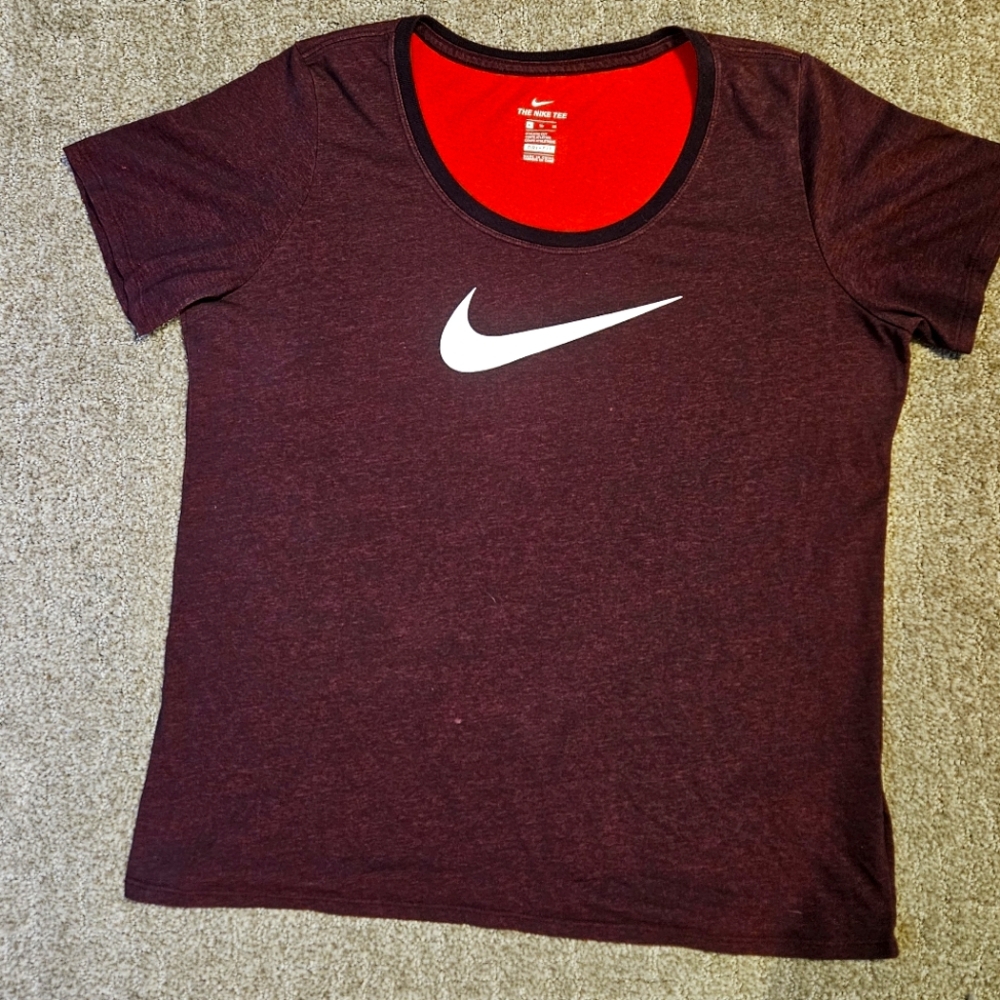 The Nike Tee Athletic Cut Size XL